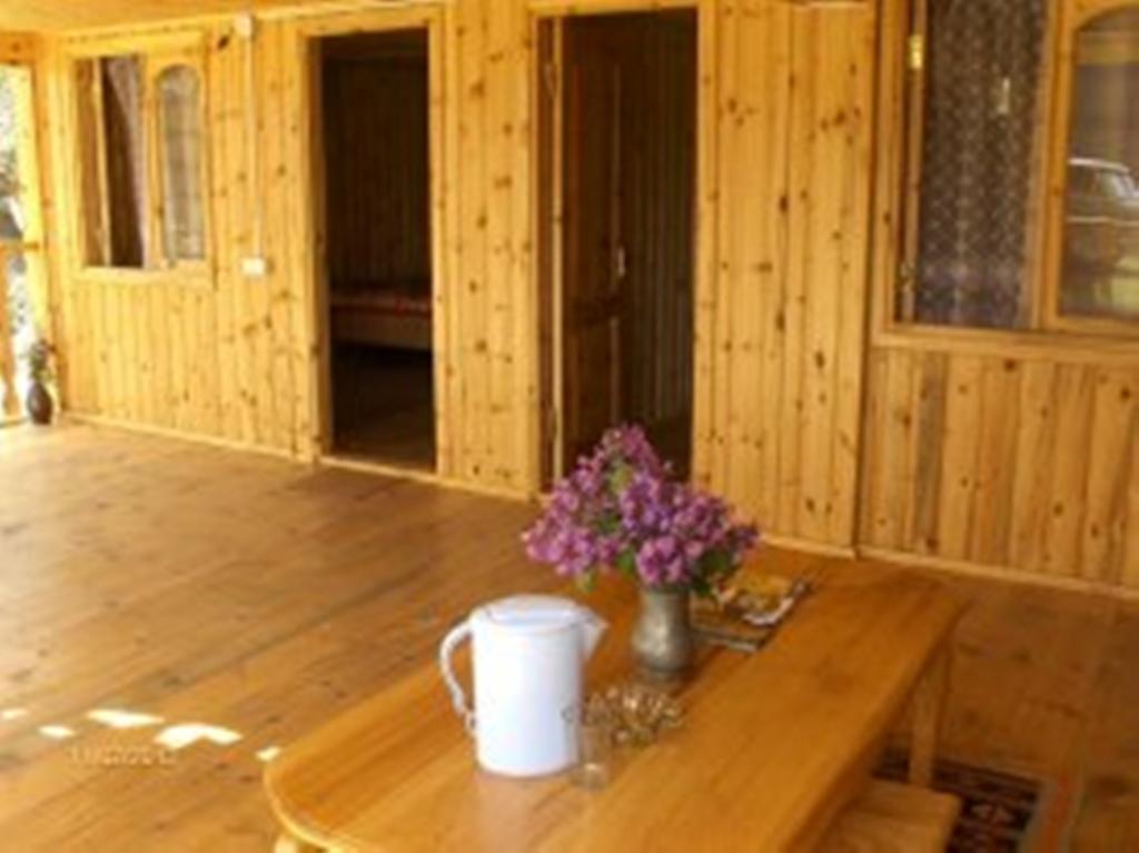 Guest House Mirgvela Omalo Δωμάτιο φωτογραφία